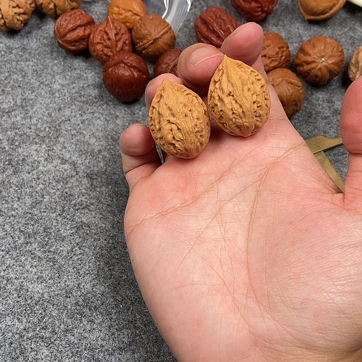 文玩核桃吊坠柳叶24