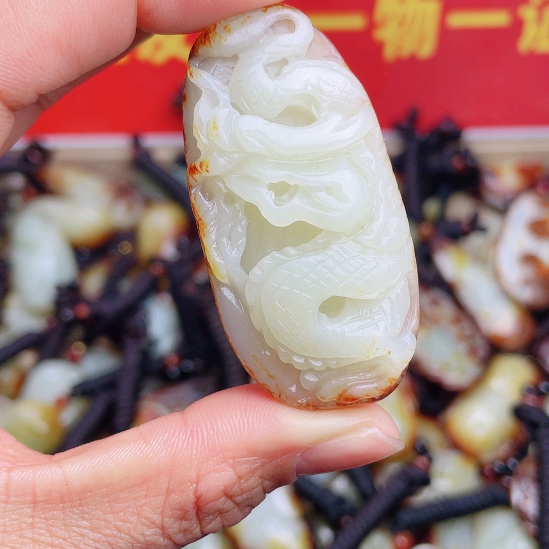 和田玉颈饰未镶嵌