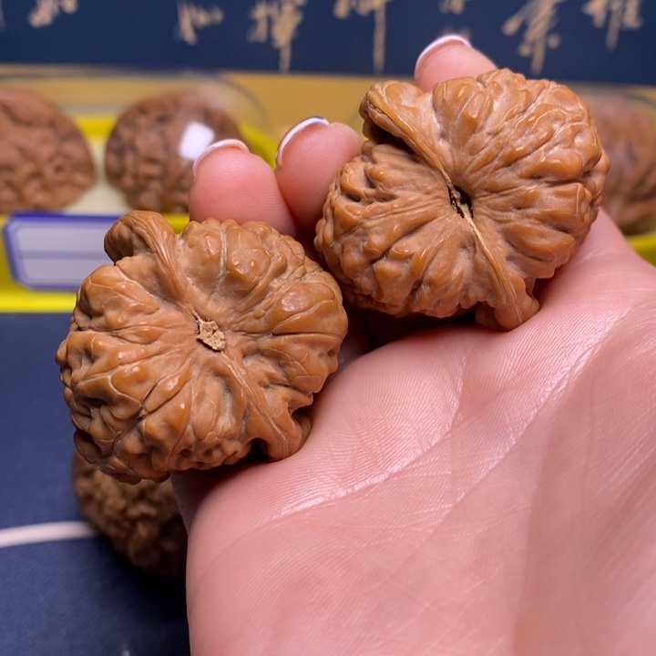 文玩核桃吊坠38金字塔