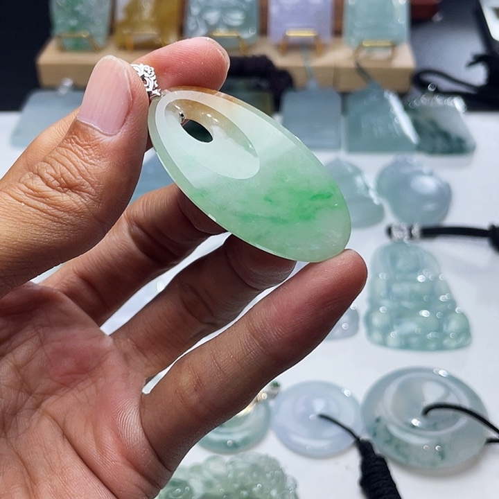 裸石翡翠翡翠红加绿无事牌