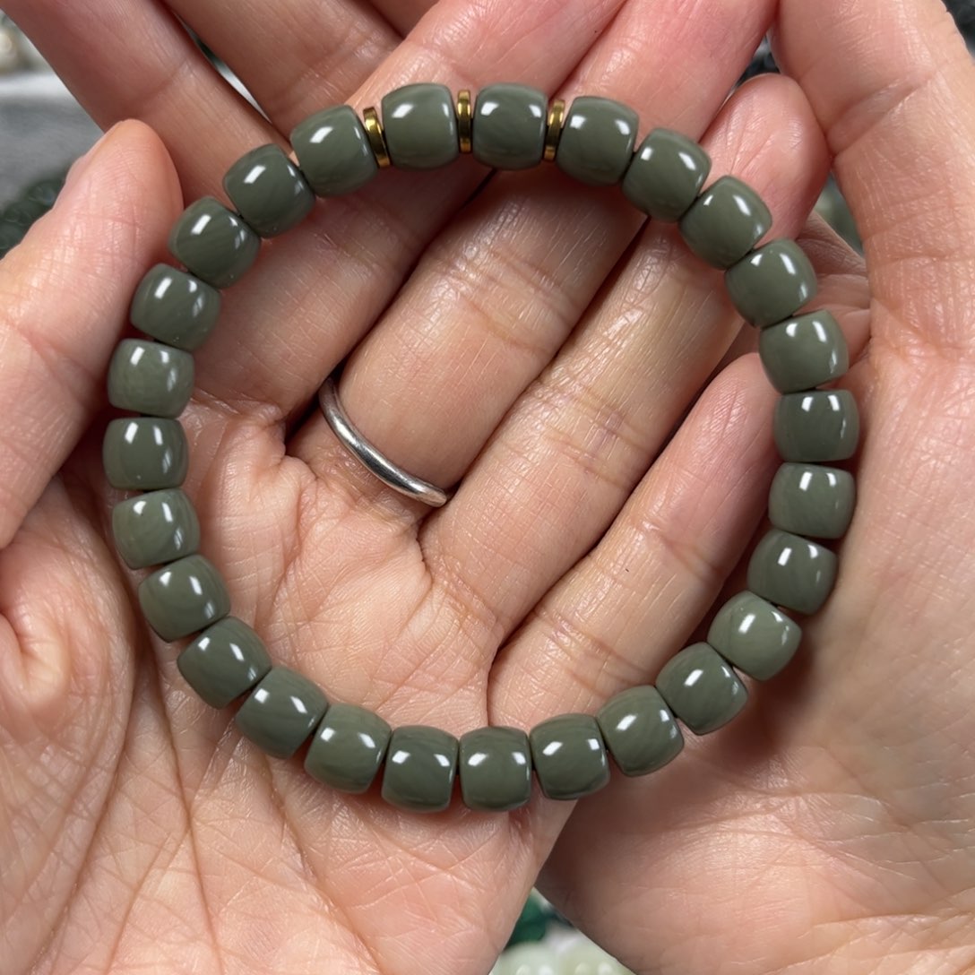 和田玉手链未镶嵌卡8直切