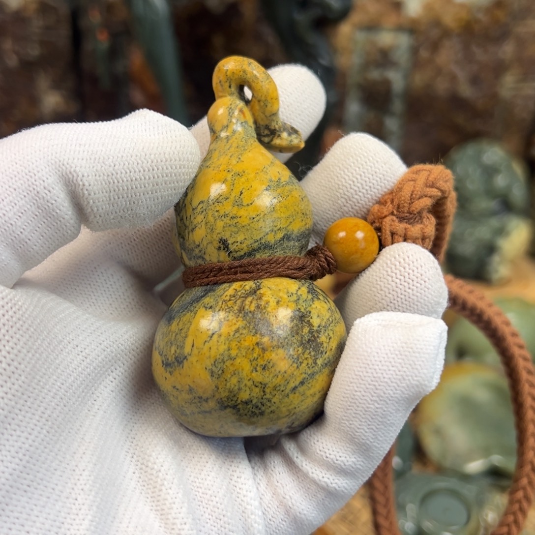 用***4岫岩河磨玉（透闪石质玉）未镶嵌把件