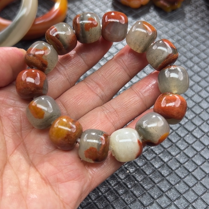 石英质玉（黄龙玉）颈饰未镶嵌