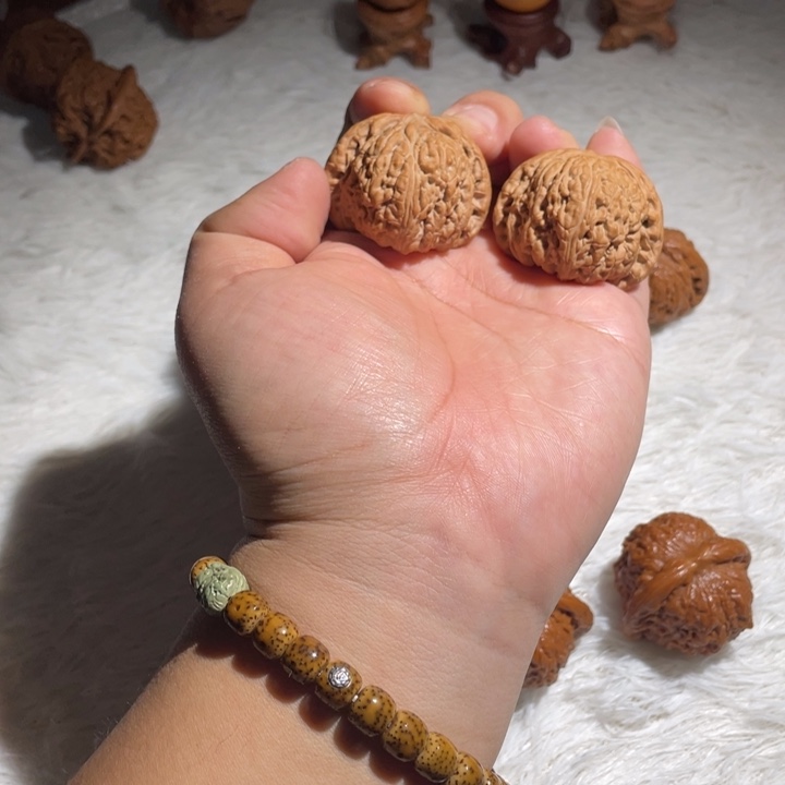 文玩核桃把件6老款密纹小闷白