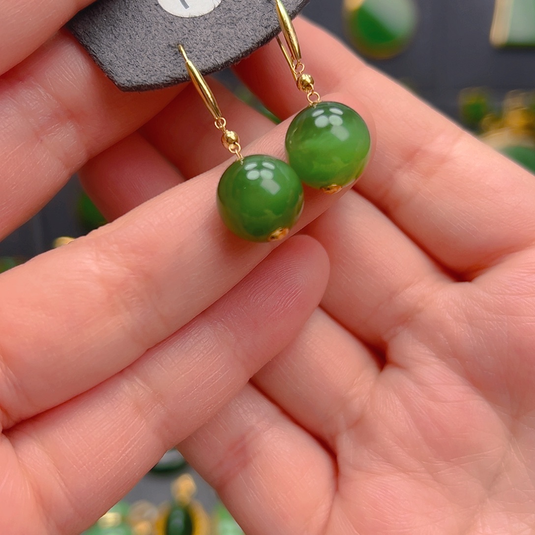 和田玉18K金镶嵌耳饰