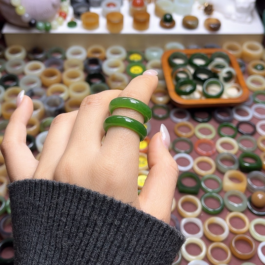 和田玉未镶嵌戒指碧玉