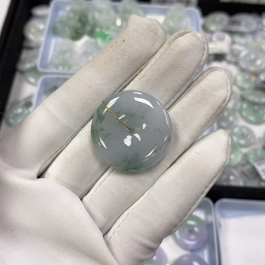 翡翠未镶嵌颈饰平安扣