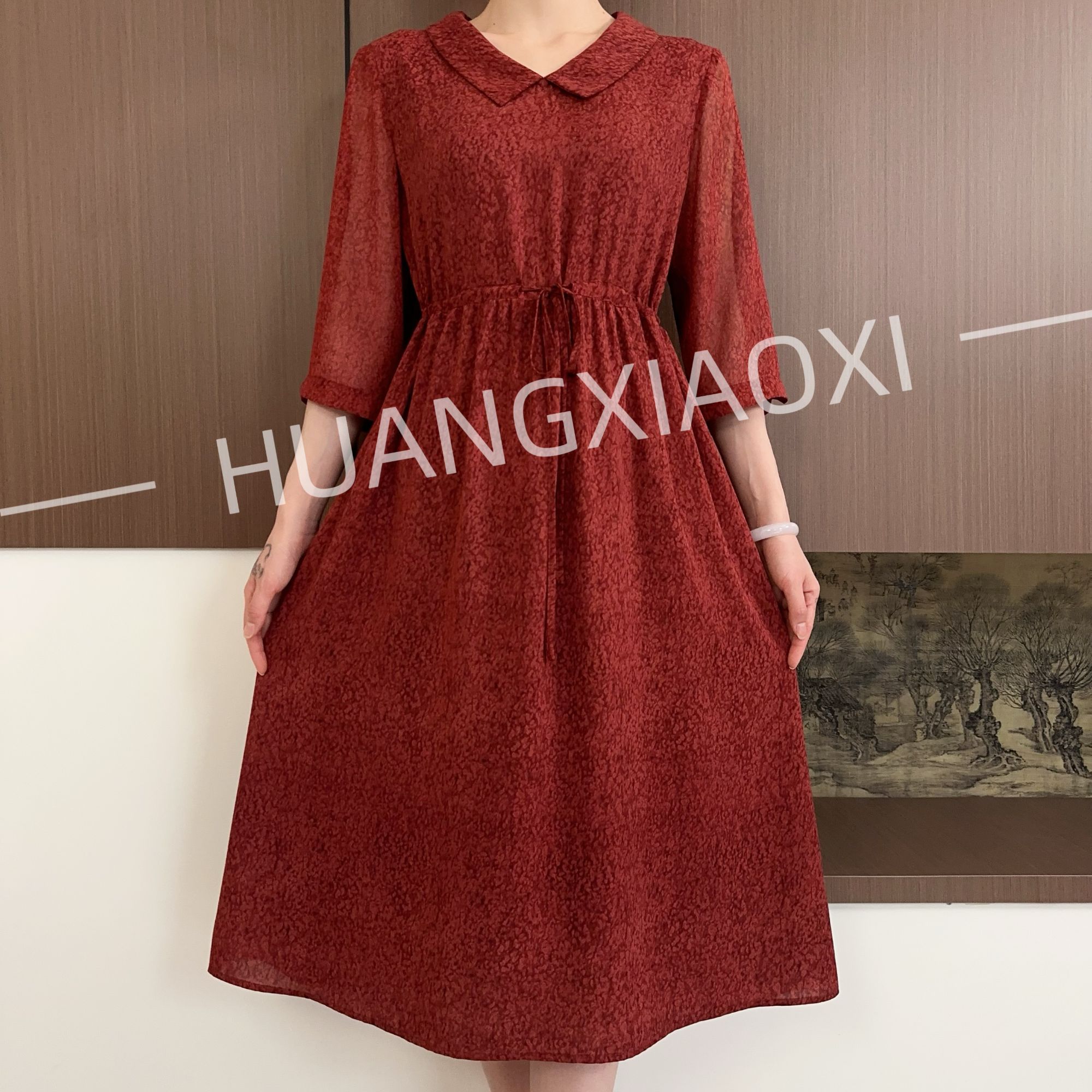 HUANGXIAOXI 红棕荔枝纹娃娃领翻领中袖抽绳款连衣裙 HXX-213