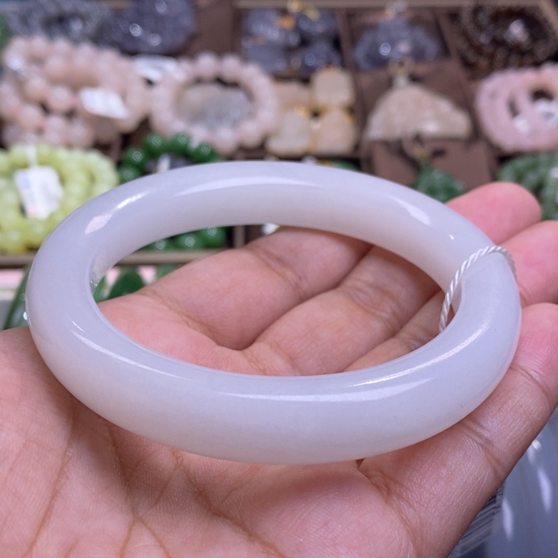 和田玉毕业级新疆羊脂白玉老矿料手镯60.5未镶嵌