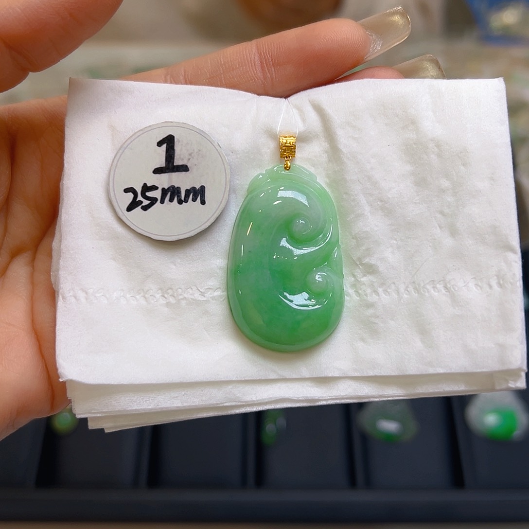 翡翠颈饰18K金镶嵌翡翠