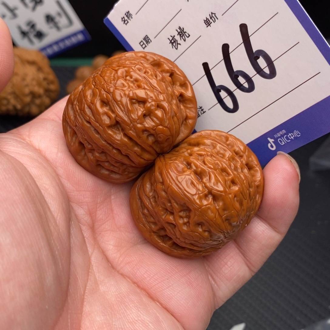 桃核把件铁锤妹妹40mom