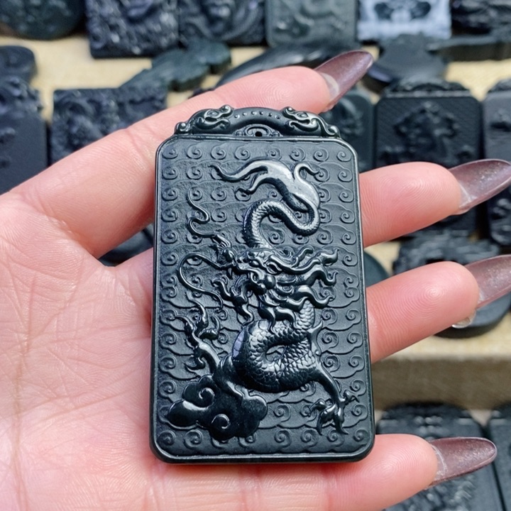 和田玉（青玉）颈饰未镶嵌双面雕刻