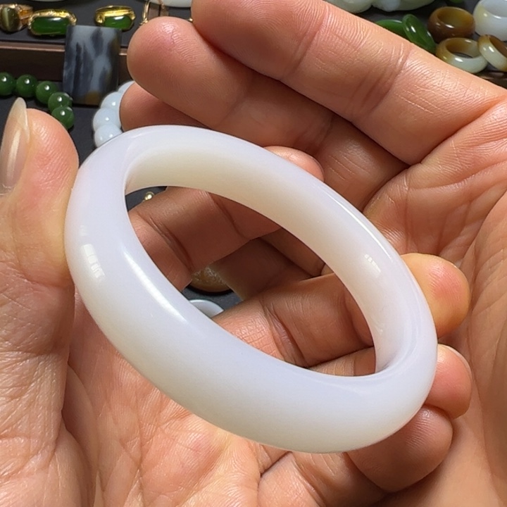 和田玉手镯52未镶嵌