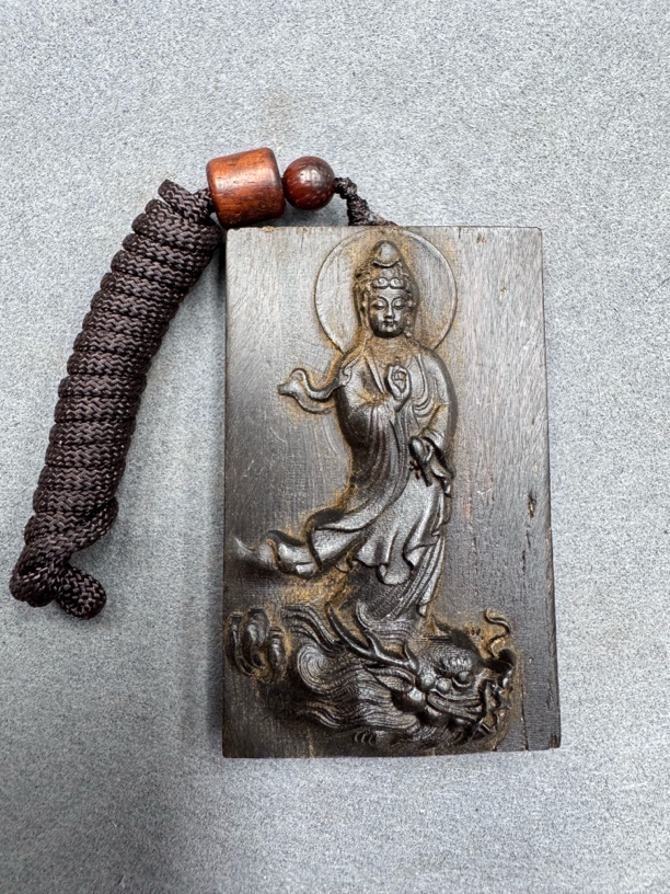 325沉木雕刻吊坠