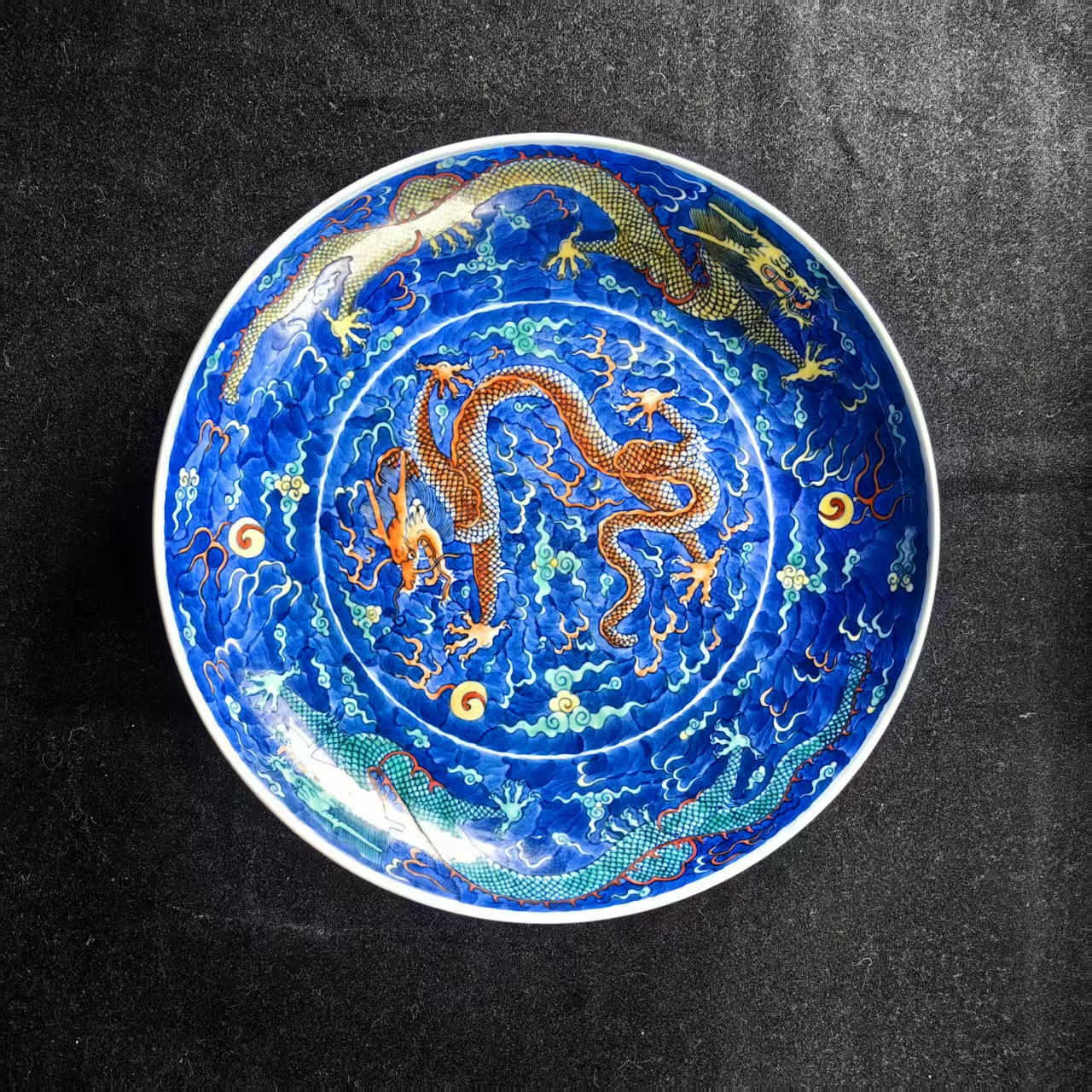 斗彩云龙戏珠纹赏盘