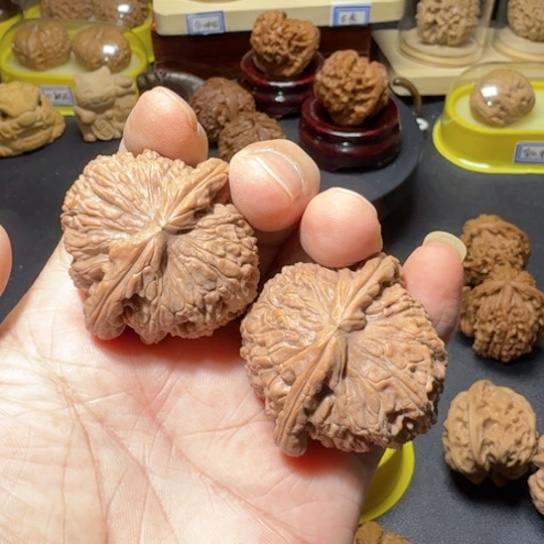 文玩核桃把件一****?白狮子44