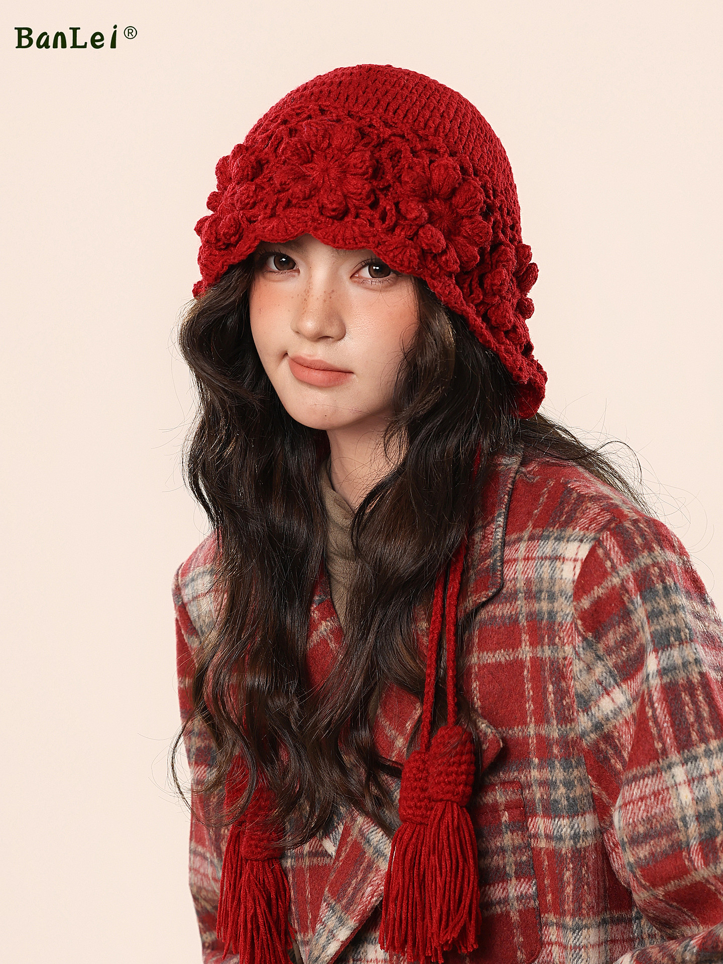 新款红色镂空针织帽子女秋冬显脸小包头冷帽民族风流苏手工毛线帽