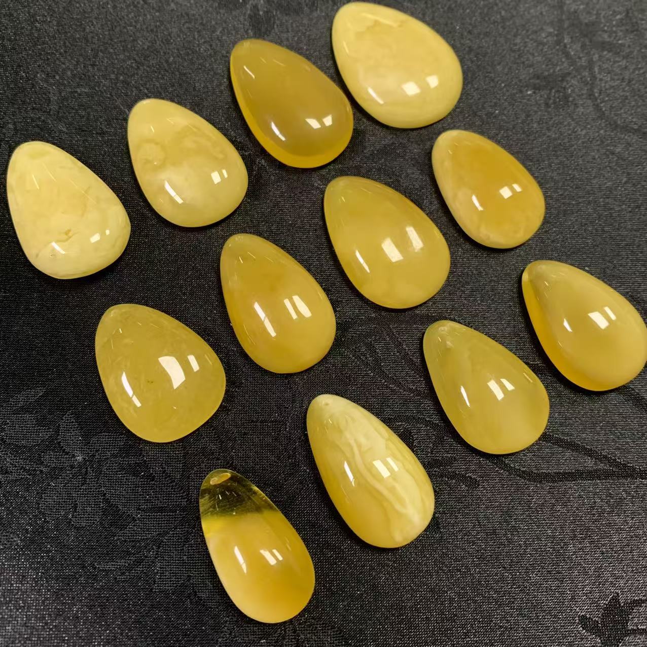 「戴琴珠宝」DQ5010-蜜蜡水滴吊坠（多样性发其一）