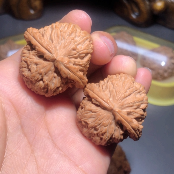 文玩核桃把件35.5球白