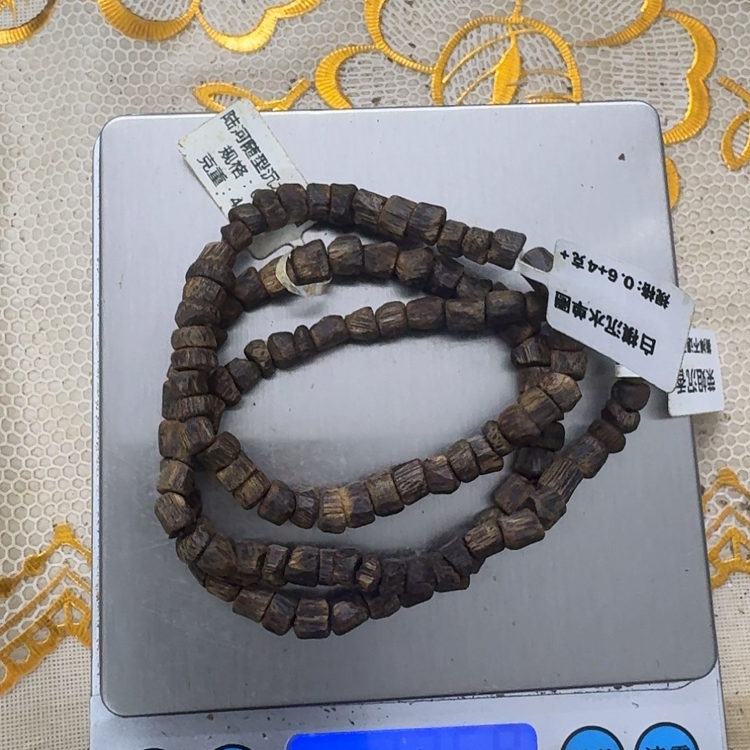 沉香木手串海南白棋沉水0. 6／4克+发一