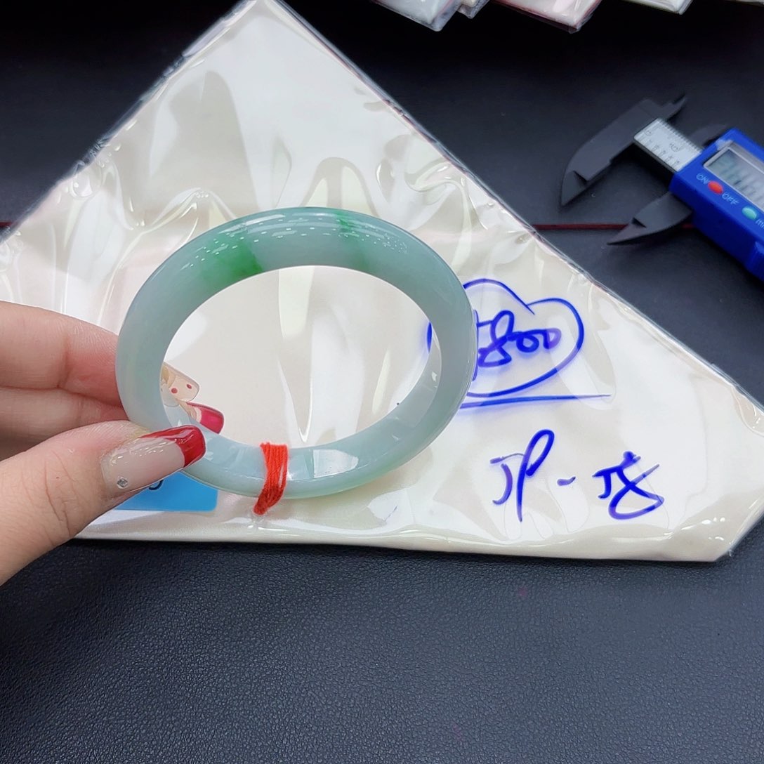 翡翠手镯未镶嵌手镯