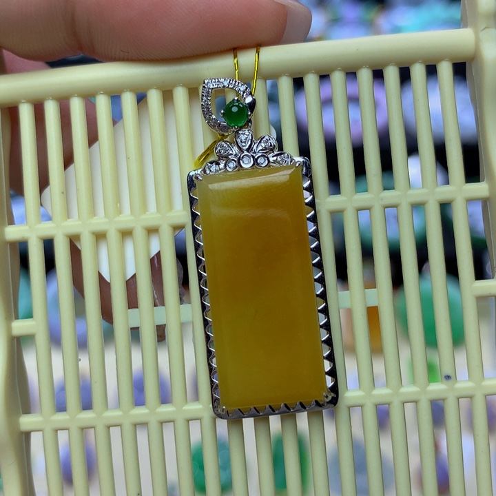 18K金镶嵌翡翠手链翡翠