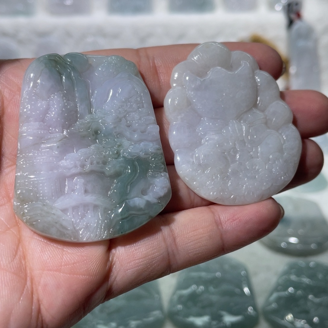 翡翠未镶嵌颈饰山水，葫芦