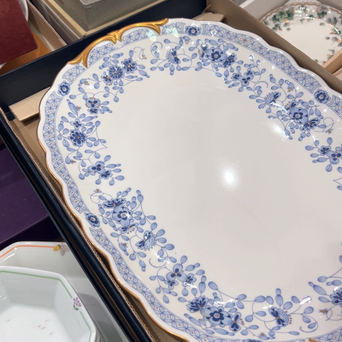 瓷片又一点瑕疵又一点瑕疵