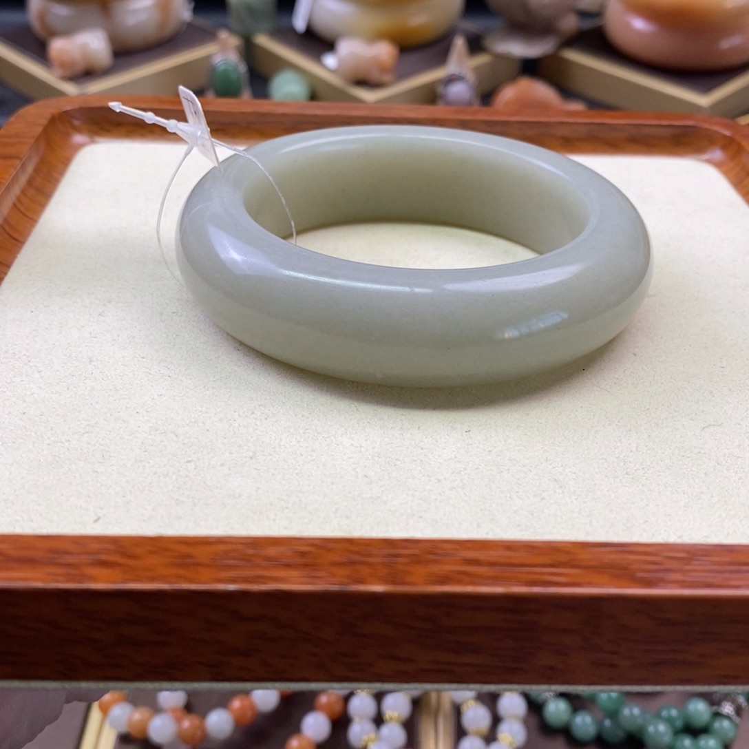 石英质玉未镶嵌手镯