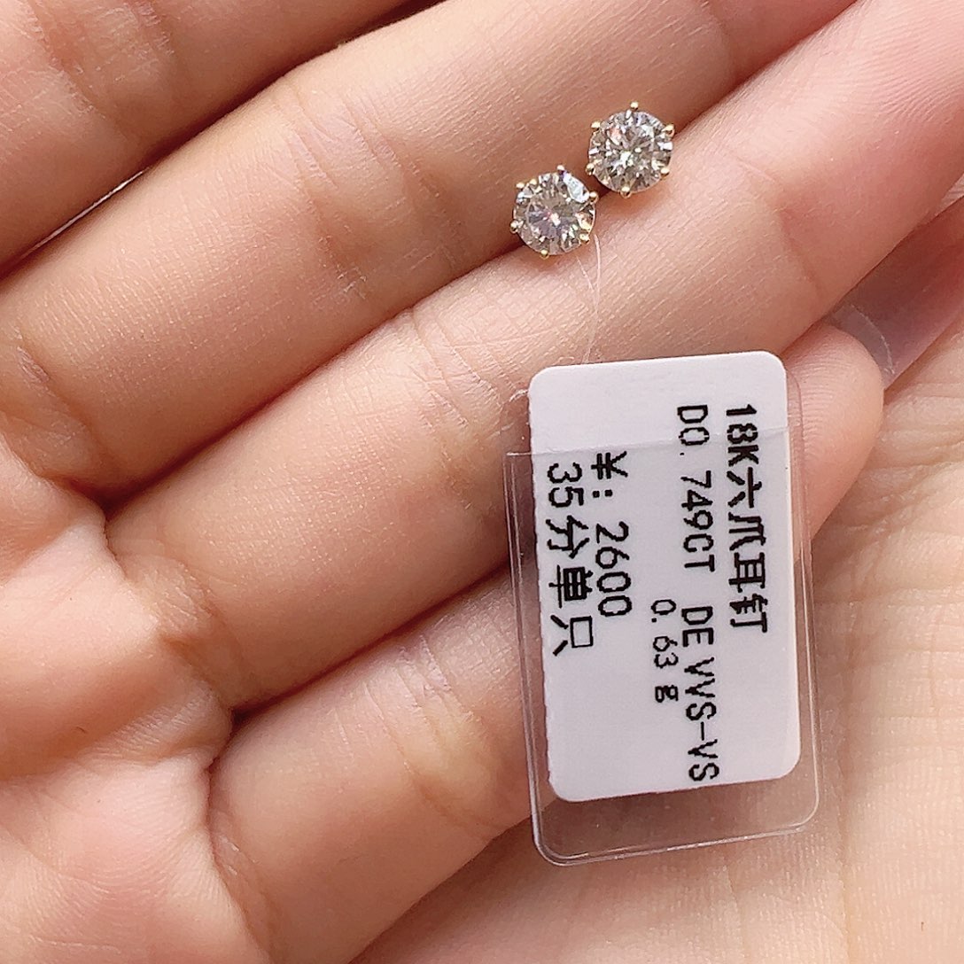 18K金镶嵌实验室培育钻石耳钉0.749ct K黄六爪耳钉单只约35分