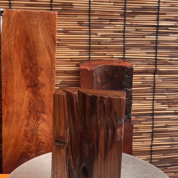 如***意大叶紫檀（黑酸枝木类）