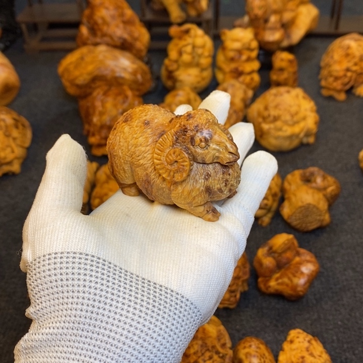 柏木遇****。洋洋得意手把件