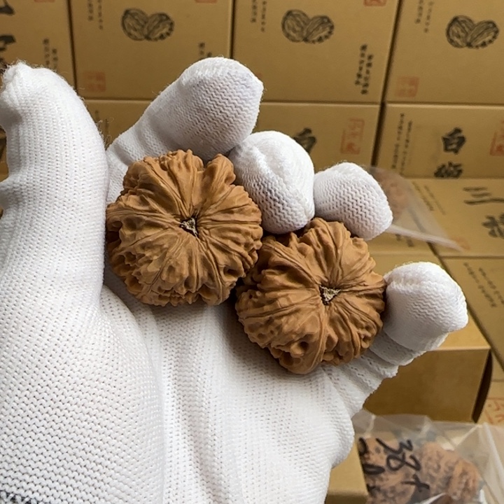 文玩核桃吊坠時简单包装玉龙三棱