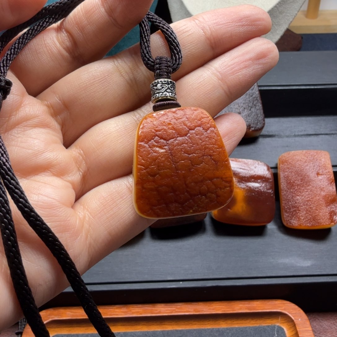 琥珀吊坠(赠链)未镶嵌