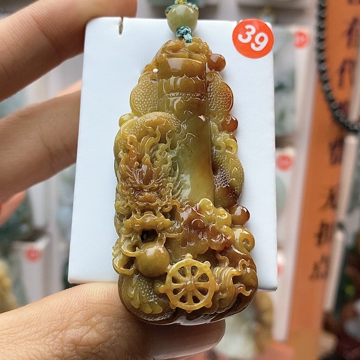 翡翠颈饰未镶嵌慧**心每天