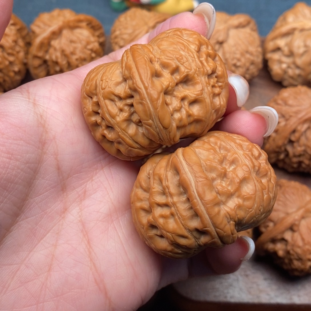 文玩核桃把件粗棱平谷元宝43