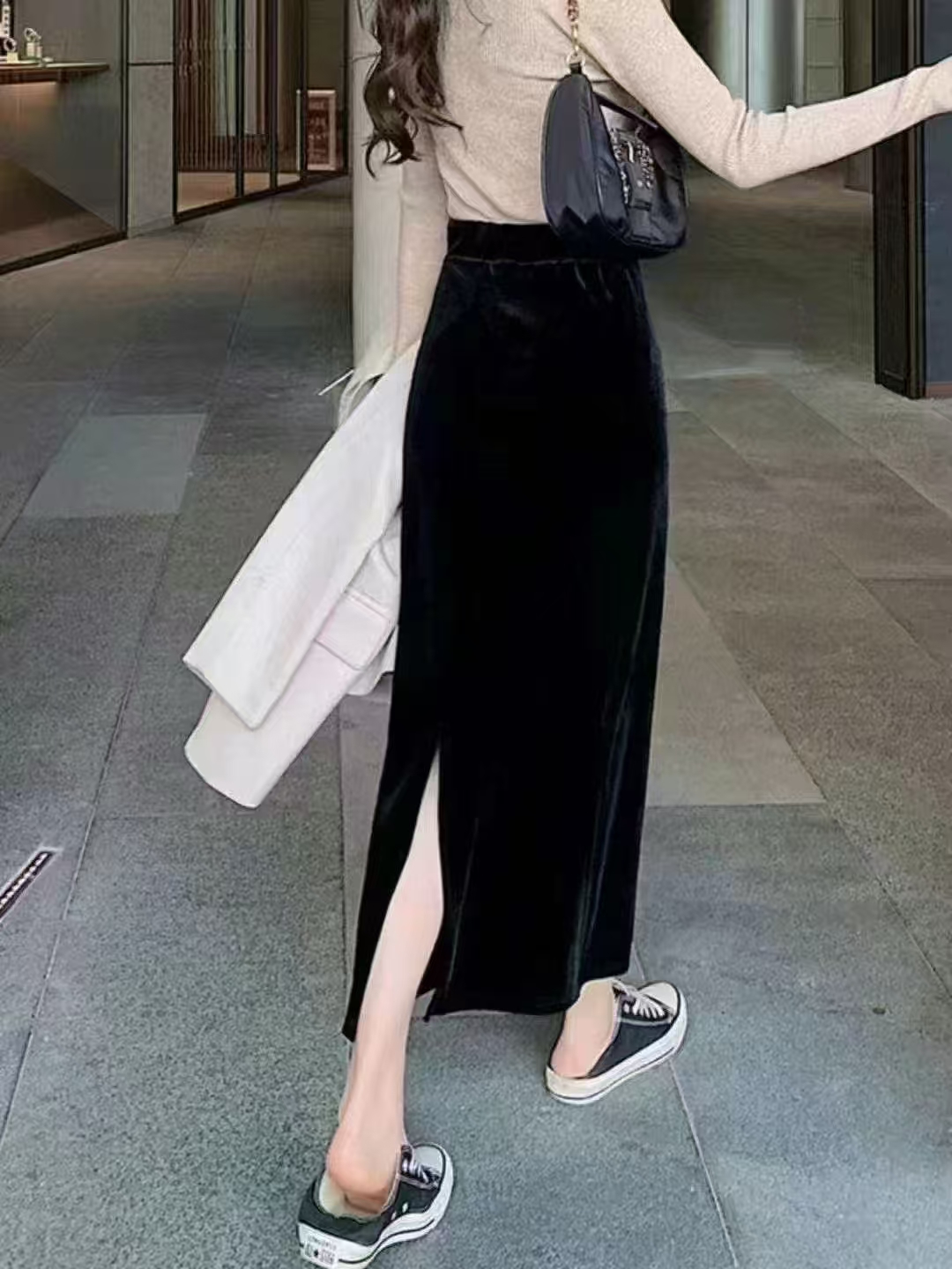 黑色丝绒高腰开叉长款包臀半身裙女气质百搭通勤0808