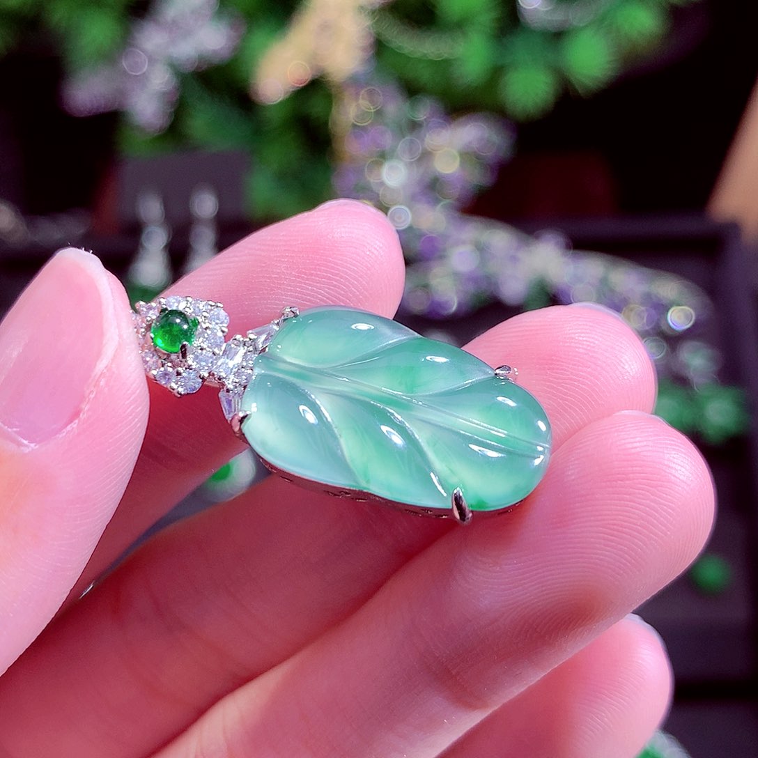 颈饰未镶嵌翡翠天然