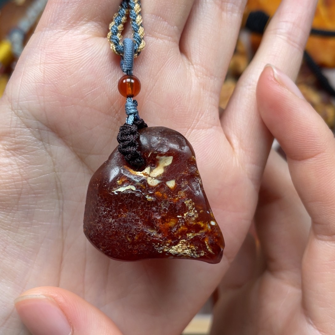 未镶嵌琥珀珠宝奇石