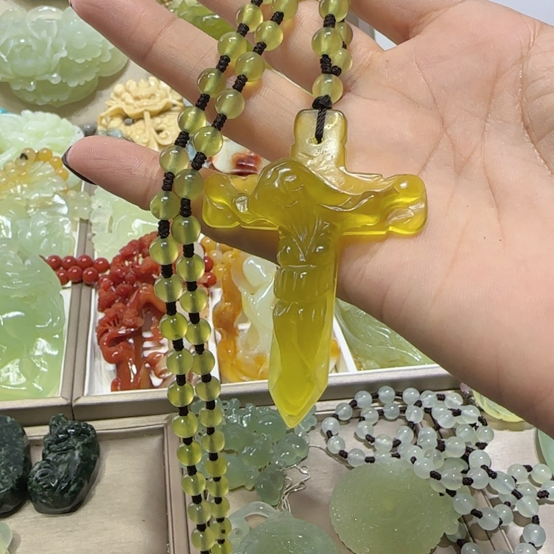 未镶嵌蛇纹石玉吊坠吃**福