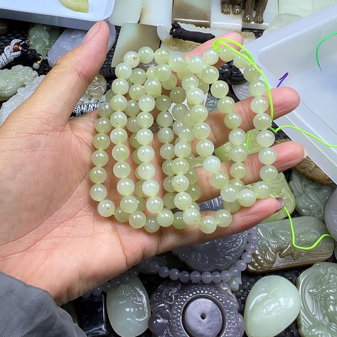 和田玉未镶嵌颈饰卡8（微瑕，买断不退不换）