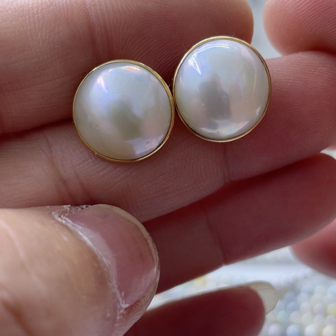 拼合珍珠（马贝珠）耳钉18K金镶嵌