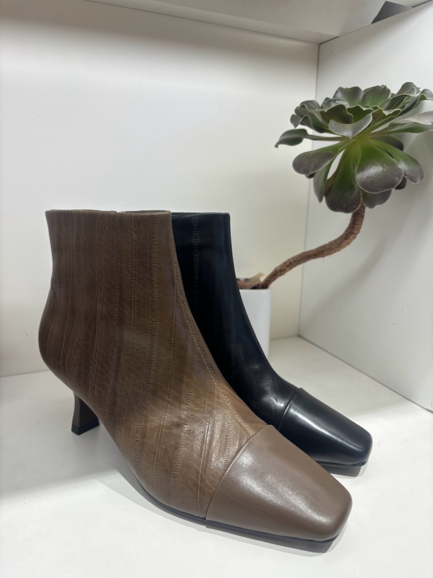 672163306e漫步佳人细跟方头高跟鞋