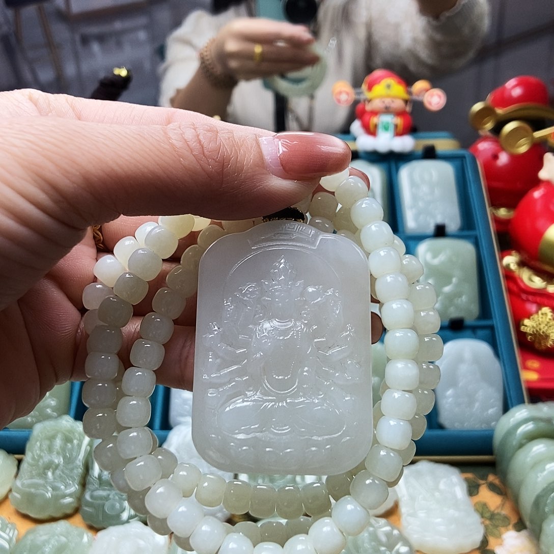 和田玉颈饰未镶嵌深***！