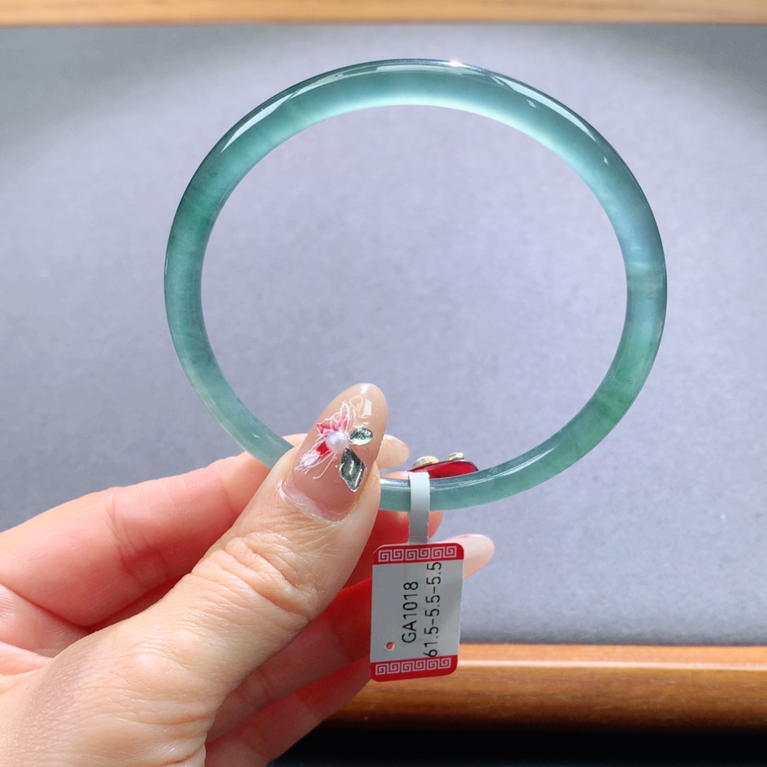 翡翠手镯未镶嵌天然翡翠手镯