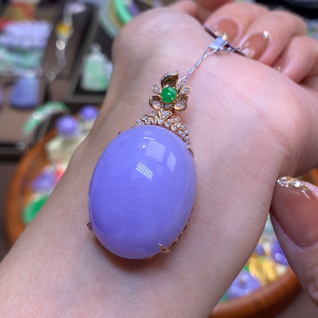 翡翠18K金镶嵌颈饰