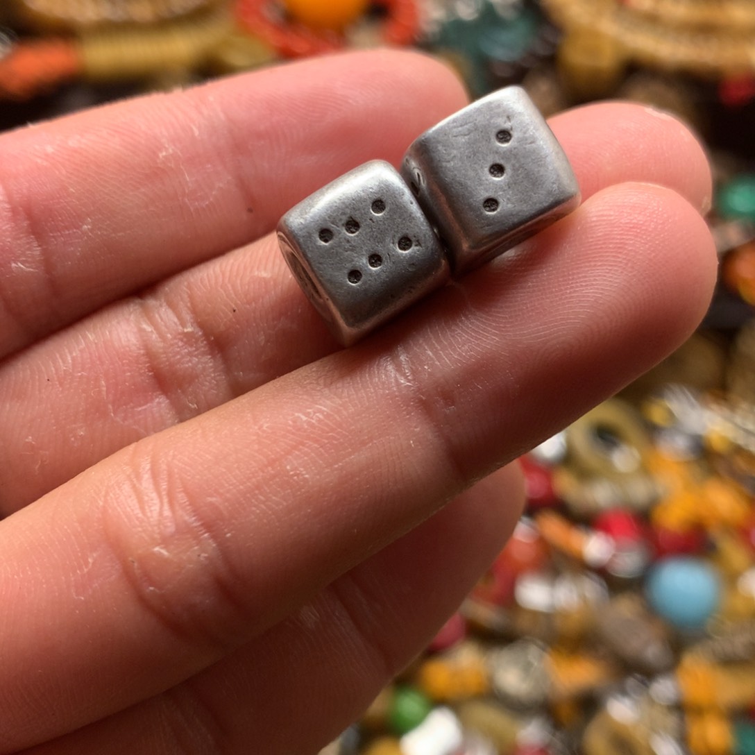 泥塑娘啦擦擦骰子