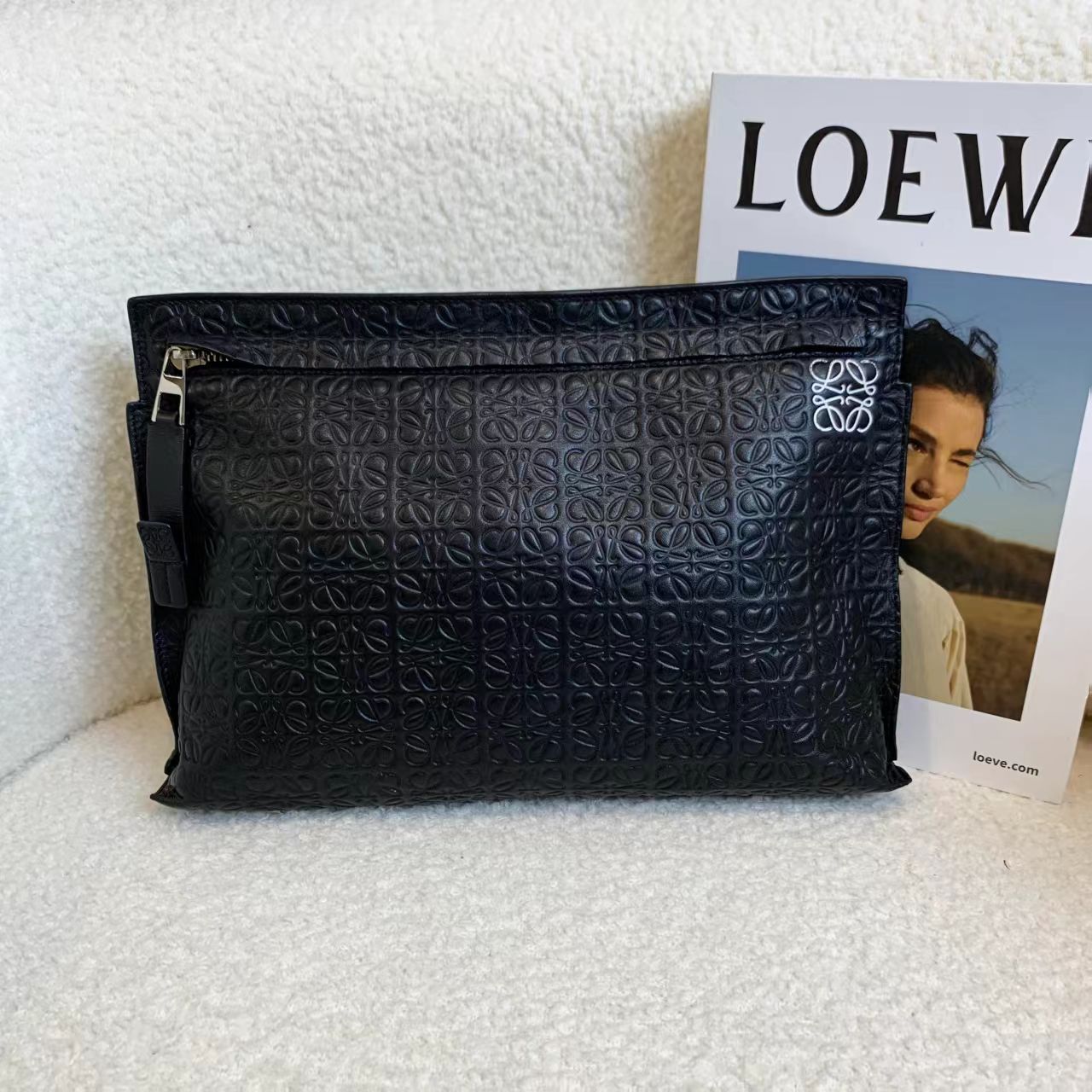 99新 LOEWE/罗意威 壹臻/黑色全皮压纹手拿包 91997101