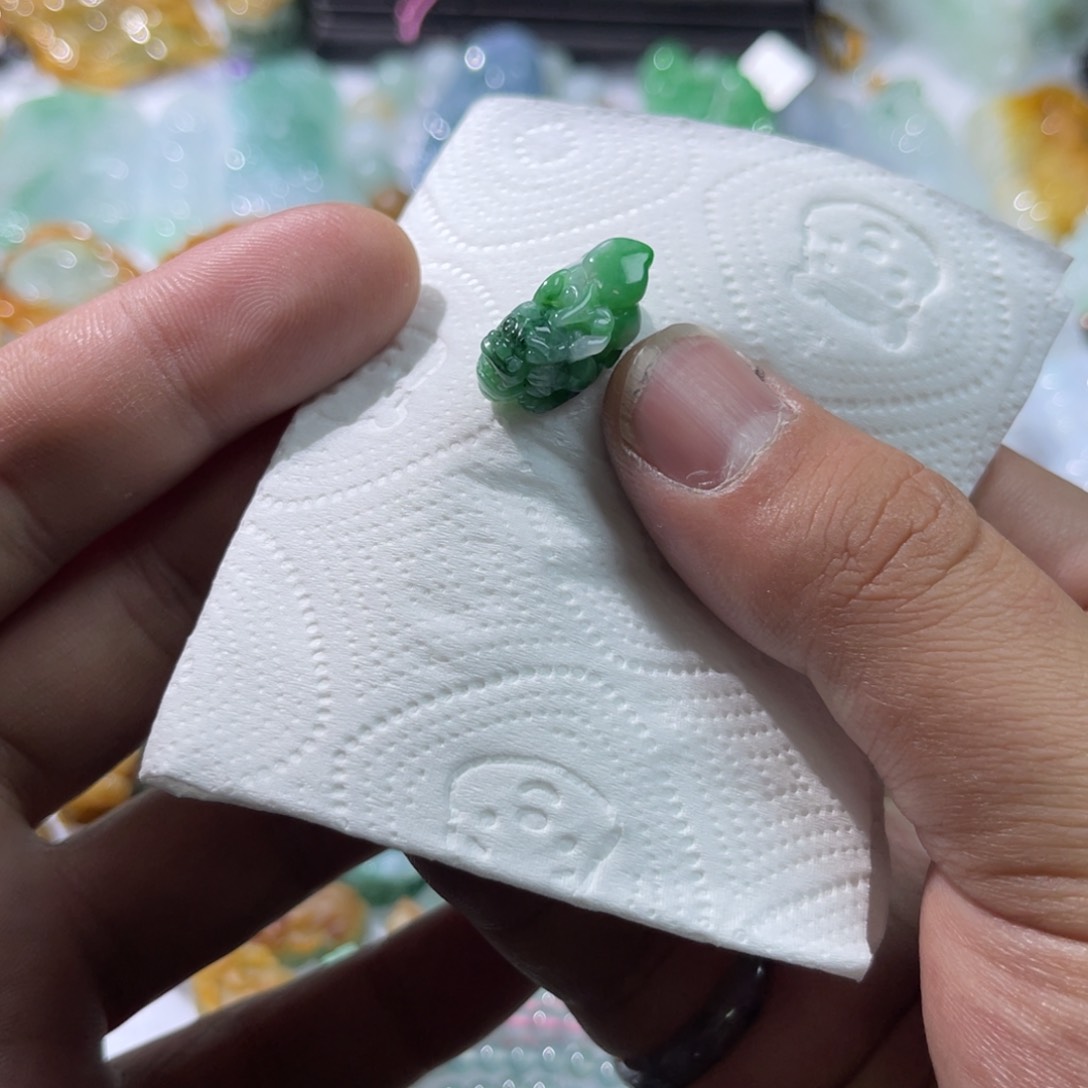 翡翠颈饰未镶嵌天然