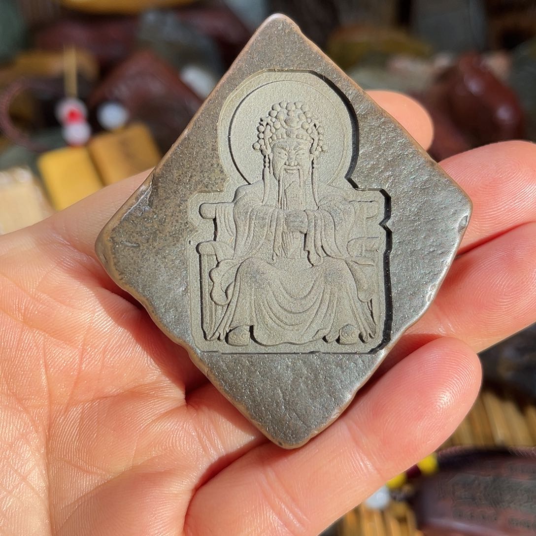 新疆原石雕刻手把件